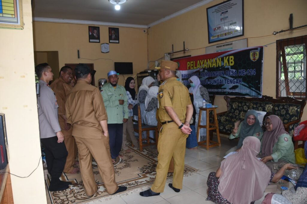 Tingkatkan Kualitas Hidup, TMMD HST Gandeng BKKBN Gelar Pelayanan KB