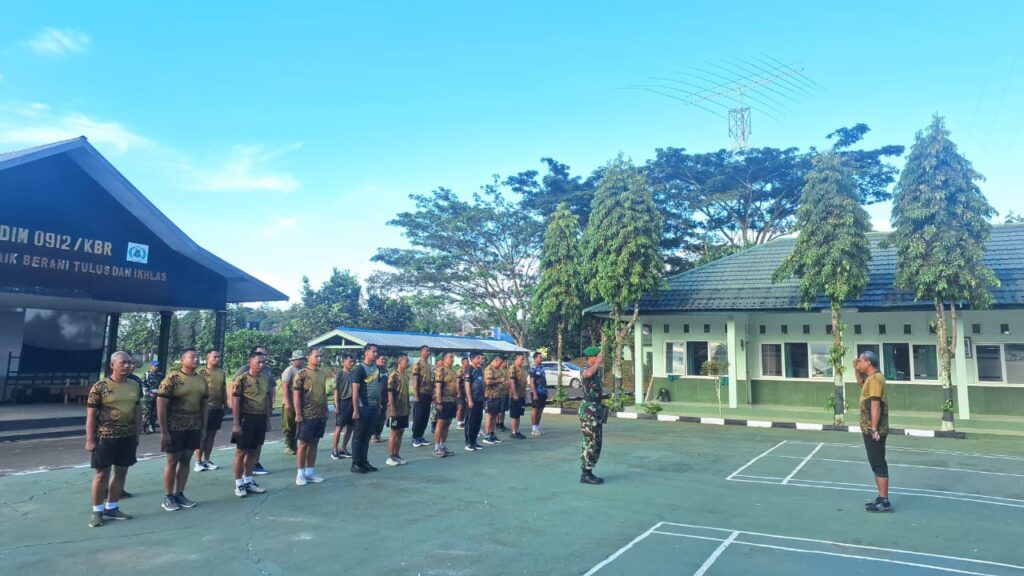 Pasi OPS Kodim 0912/Kubar Pimpin Apel Pagi