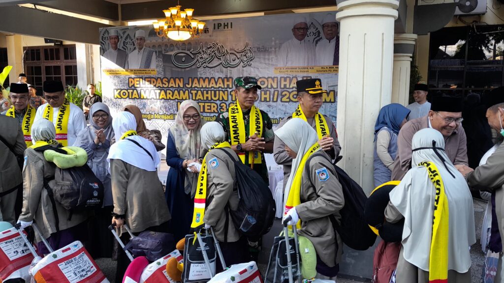 Wali Kota Mataram Iringi Haru Pelepasan JCH 2025