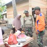Kehangatan Kekeluargaan Warnai Rehab RTLH di Pengambau Hilir Luar, Ibu-ibu Siapkan Hidangan untuk Satgas TMMD