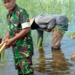 Kodim 1006/Banjar Ajak Warga Desa Belangian Jaga Kebersihan Lingkungan dan Cegah Stunting Lewat Kegiatan Komsos