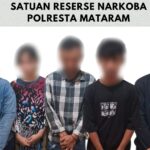 Penggerebekan Kos di Cakranegara, 5 Terduga Pelaku Narkoba Diciduk, Dua Perempuan Terlibat