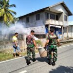 TNI Bersama Warga Aluh-Aluh Gotong Royong Cegah DBD