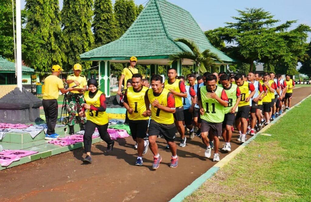 Uji Kemampuan Fisik Prajurit Kodim 0808/Blitar Melalui Samapta Periodik