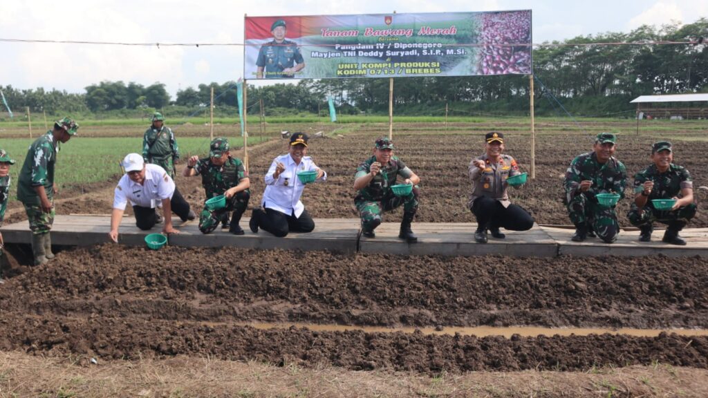 Pangdam IV/Diponegoro Kunjungi Unit Kompi Produksi Kodim 0713/Brebes