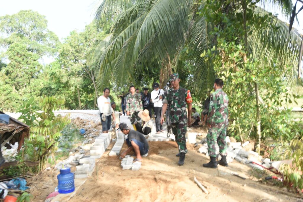 Tinjau Lokasi TMMD, Dansatgas Berikan Arahan dan Semangat kepada Anggota