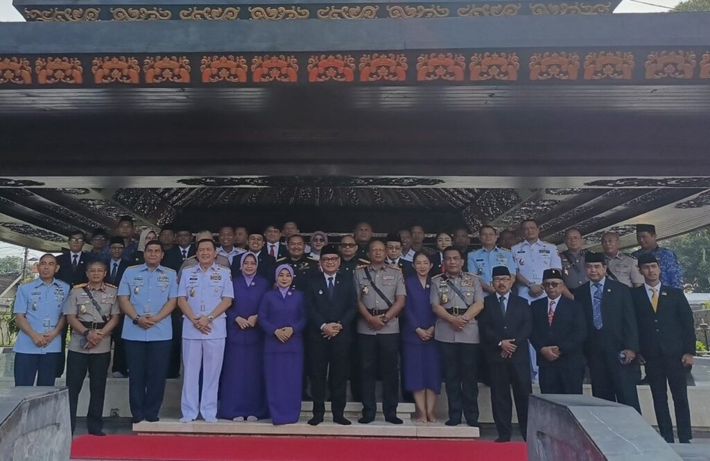 Ziarah Kebangsaan Ke Makam Bung Karno Peringati Hut Ke-60 Lemhannas RI