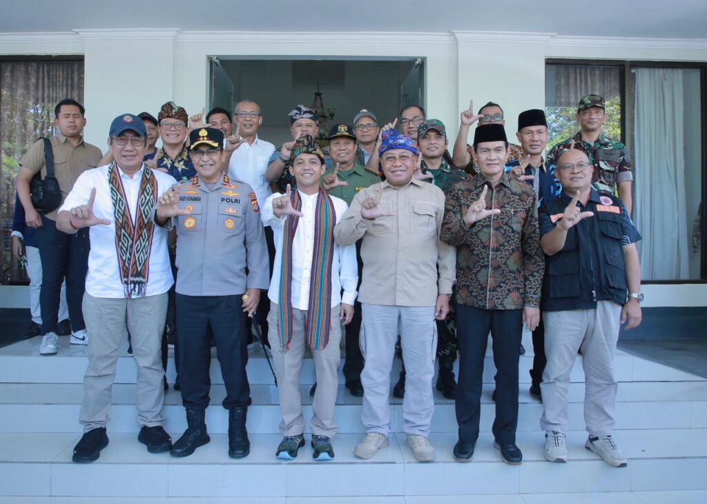Kapolda NTB Jemput Menteri Kehutanan di Bandara International Lombok