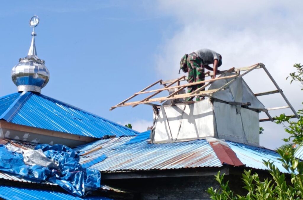 Kebersamaan TNI dan Warga Pacu Pembangunan Langgar Darussalam