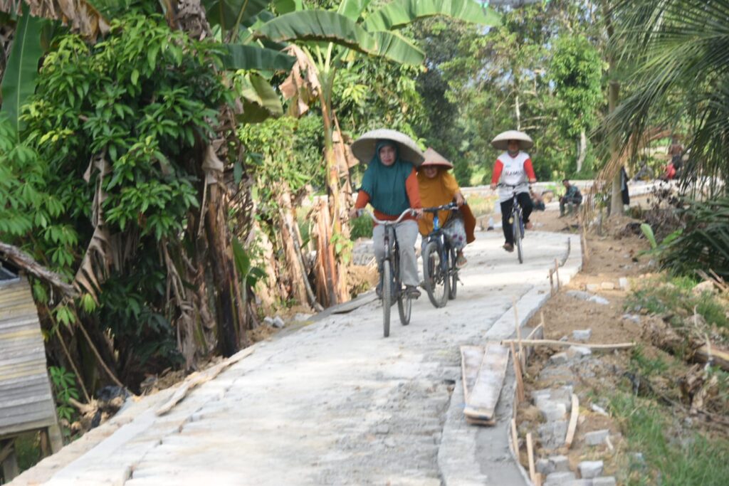 Warga Haruyan Mulai Nikmati Jalan Baru Hasil TMMD ke-124 Kodim 1002/HST