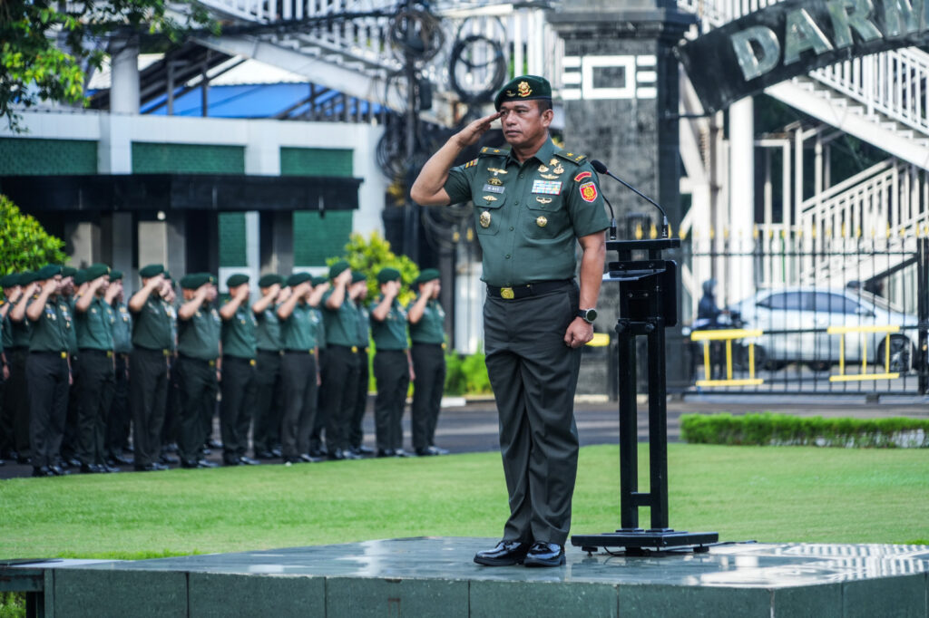 Asintel Kaskostrad Pimpin Upacara 17-an Bulan Mei di Makostrad