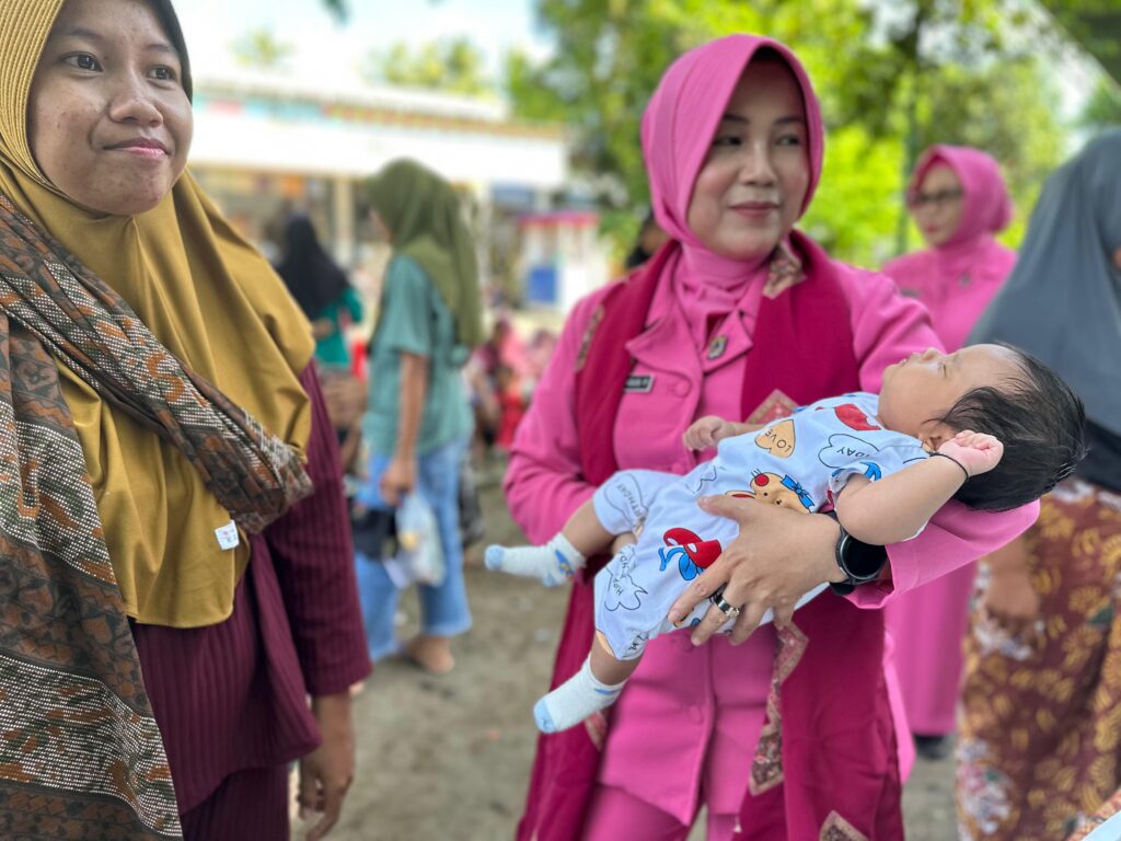 Ketua Bhayangkari cabang Lombok Utara Dorong Nol Stunting di Desa Gumantar: “Ini Persoalan Bersama, Harus Ditangani Bersama”