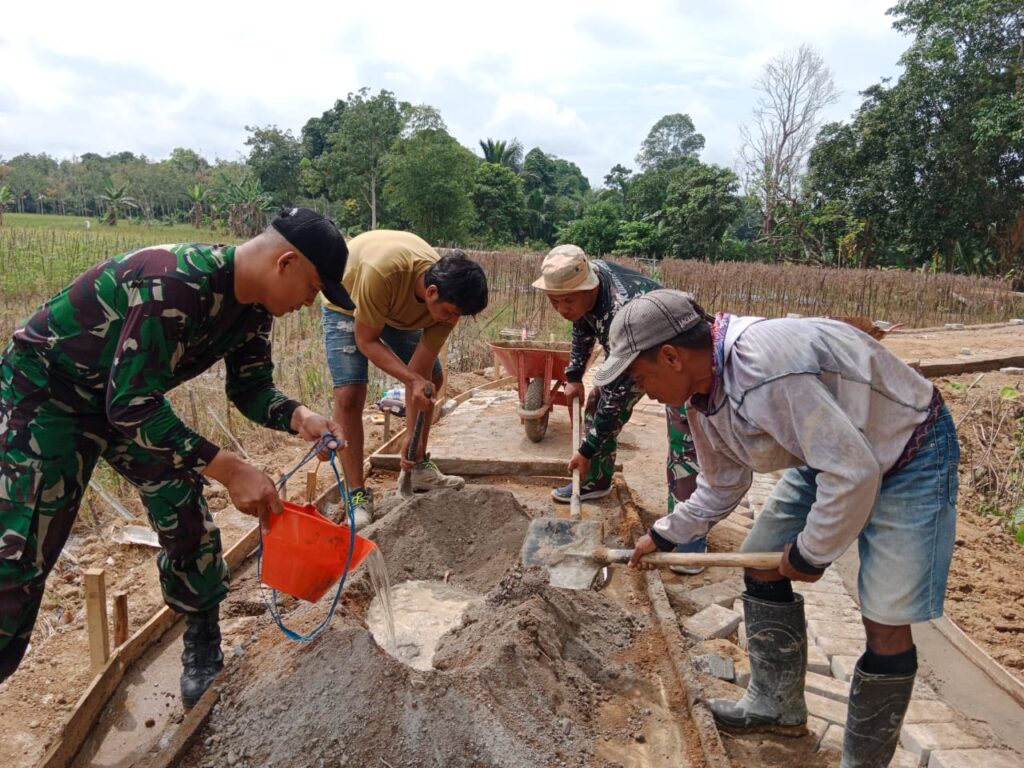 Solidaritas TMMD HST dan Warga Terus Berkobar, Gotong Royong Cor Jalan 1030 Meter