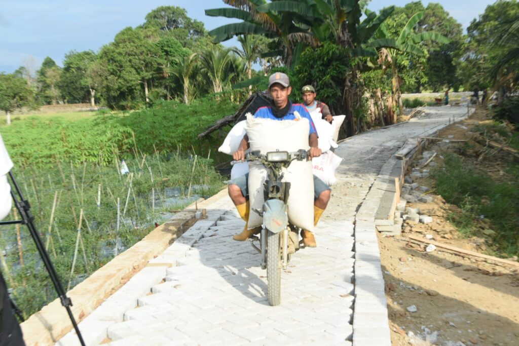 Pembangunan Jalan TMMD di Haruyan Bawa Manfaat Signifikan Bagi Warga Pengambau Hilir Luar