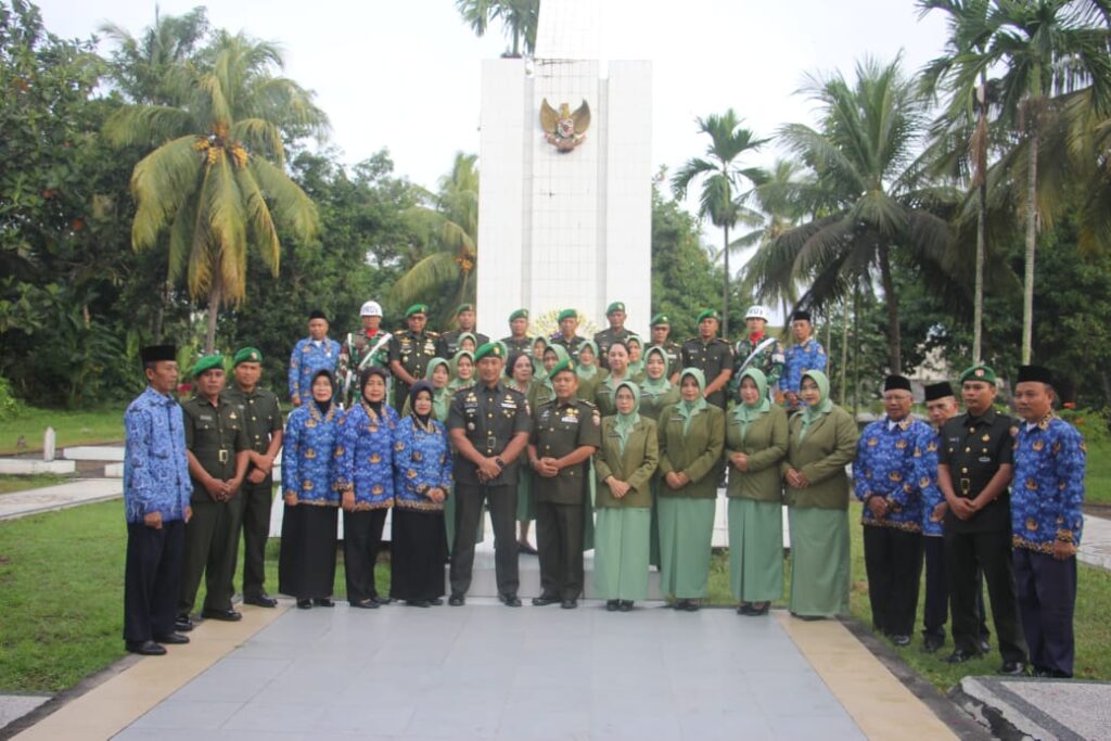 Kodim 1615/Lotim Gelar Ziarah Khidmat di TMP Rinjani, Peringati Hari Bakti ke-68 Kodam IX/Udayana