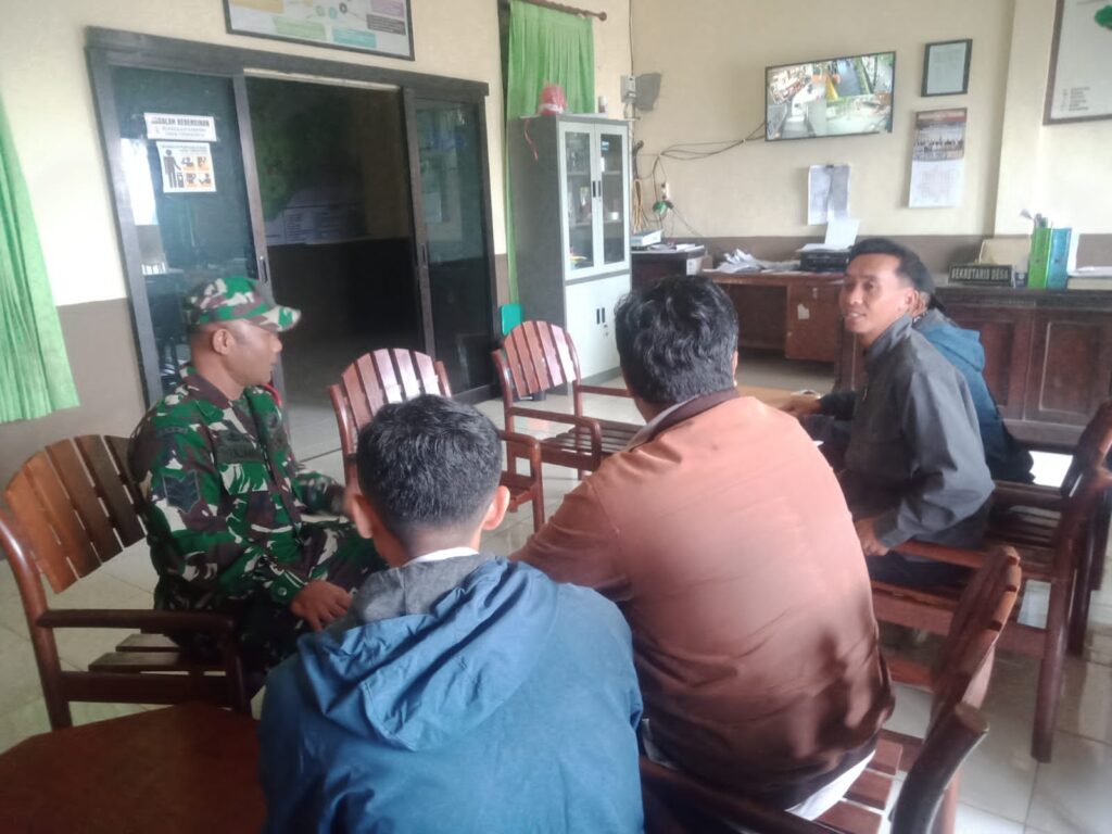 Pererat Sinergitas, Babinsa Komsos Dengan Perangkat Desa