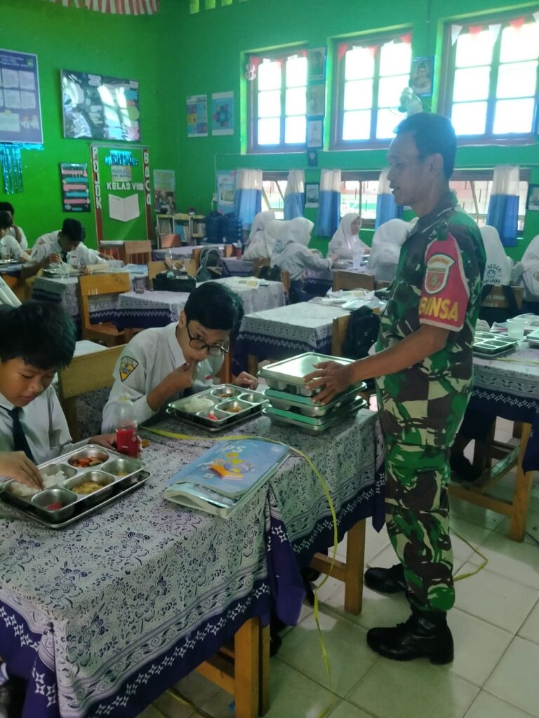 Pemerintah Distribusikan Makanan Bergizi Gratis untuk Ribuan Siswa di Martapura