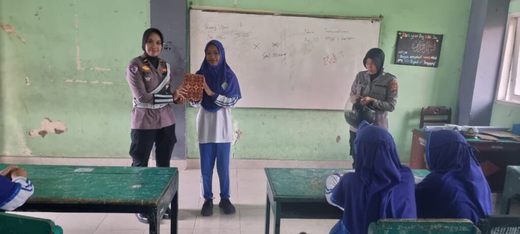 Pemimpin di Tengah Barisan: AKP Tira Karista dan Revolusi Keselamatan di Sekolah