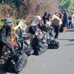 TNI, Mahasiswa, dan Aparat Desa Bergerak Bersama Berantas Sarang Nyamuk di Banjar