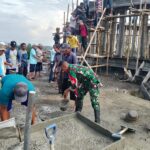 Semangat Kebersamaan Babinsa dan Warga Gerung, Bangun Masjid dengan Jiwa Gotong Royong