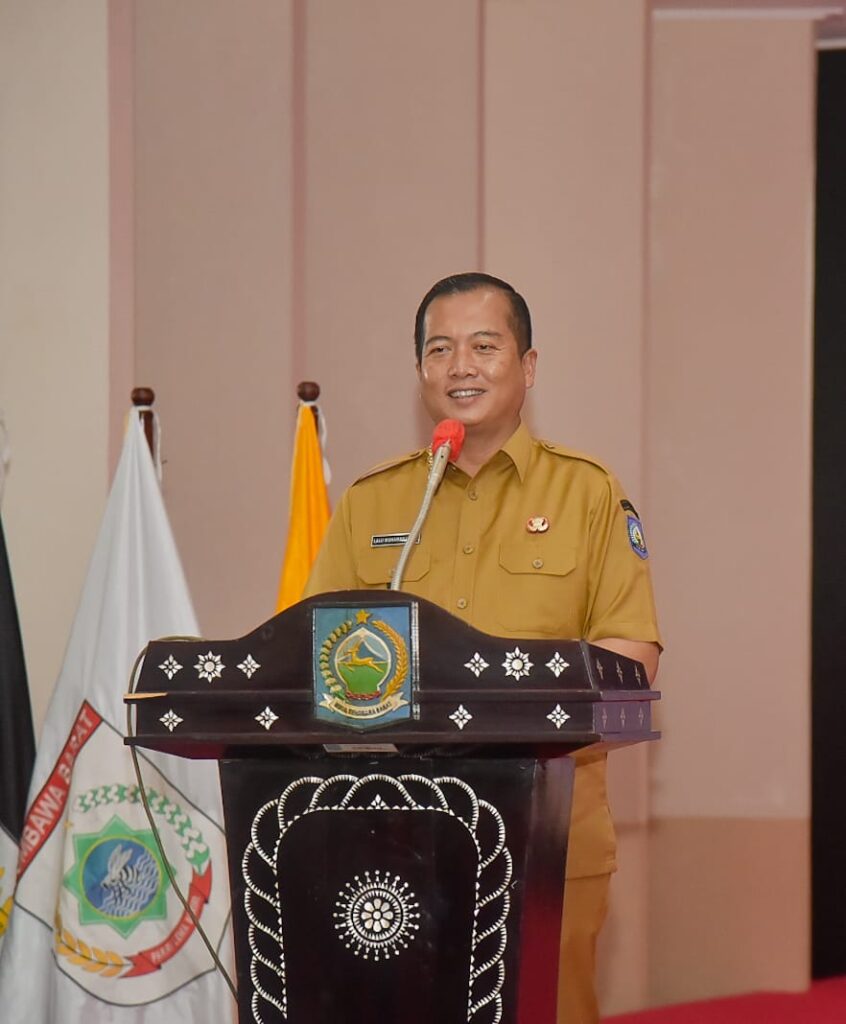 Wujudkan Implementasi Regulasi Kepegawaian yang Profesional, Inovatif dan Akuntabel, Pemprov NTB Serahkan SK CPNS dan PPPK Formasi Tahun 2024