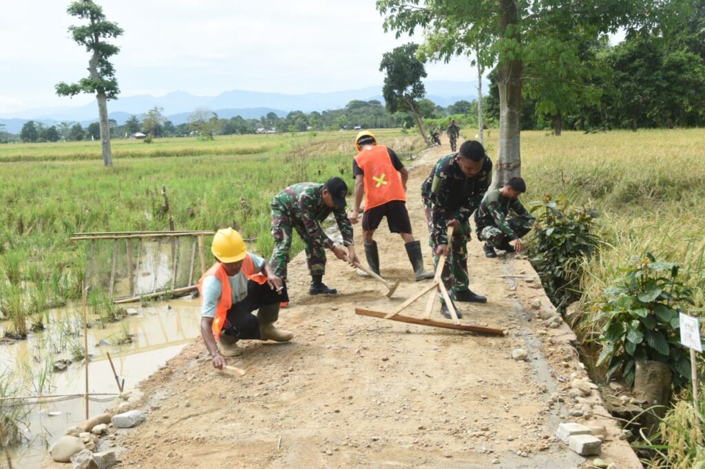 Dansatgas TMMD 1002/HST Optimis Pembangunan Jalan Sepanjang 1030 Meter Rampung Tepat Waktu
