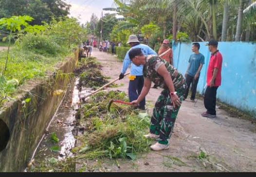 “JUM’AT BERSIH”: PERSONIL KORAMIL SASAR LINGKUNGAN SEKOLAH CEGAH WABAH PENYAKIT