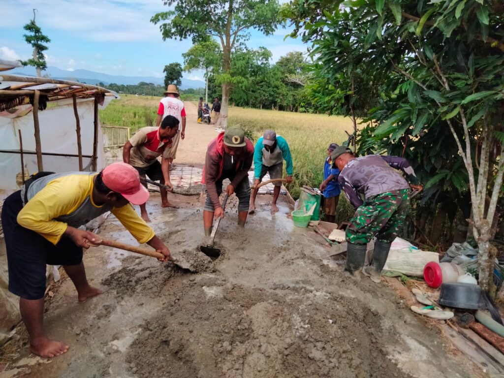 Satgas TMMD ke-124 Kodim 1002/HST Kerjakan Sasaran Tambahan, Cor Lantai Jembatan Pengambau Hilir Luar
