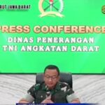 TNI AD Bantu Proses Pemakaman Korban Ledakan Amunisi di Garut