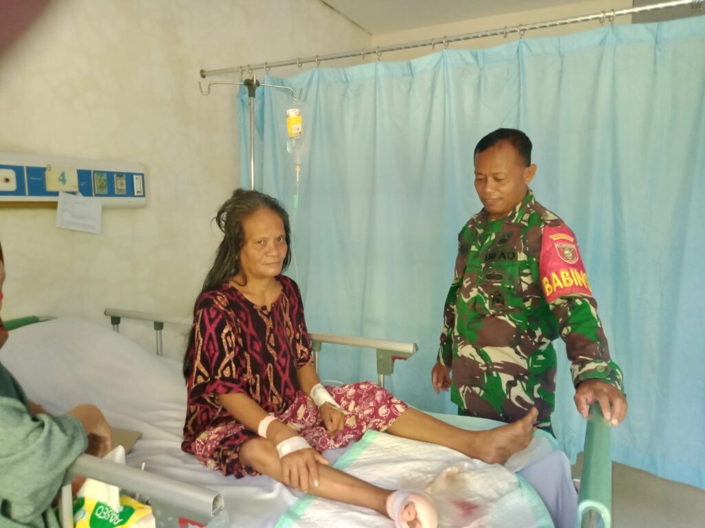 Babinsa Peduli, Jenguk Warga Sakit di Rumah Sakit Idaman Banjarbaru