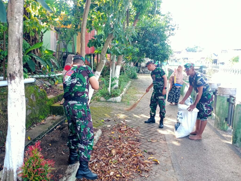 TNI dan Warga Giat Bersihkan Sungai di Banjarbaru, Cegah Banjir dan Penyakit Menular