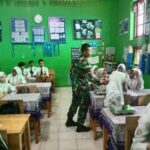 BGN Salurkan Makanan Bergizi untuk Anak Sekolah, TNI Kawal Distribusi di Martapura
