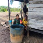 Nenek Hidup Sebatang Kara Dapat Perhatian Babinsa Koramil 1006-03/SE