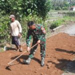 Sinergi TNI dan Warga Sembung Bangun Akses Jalan Desa