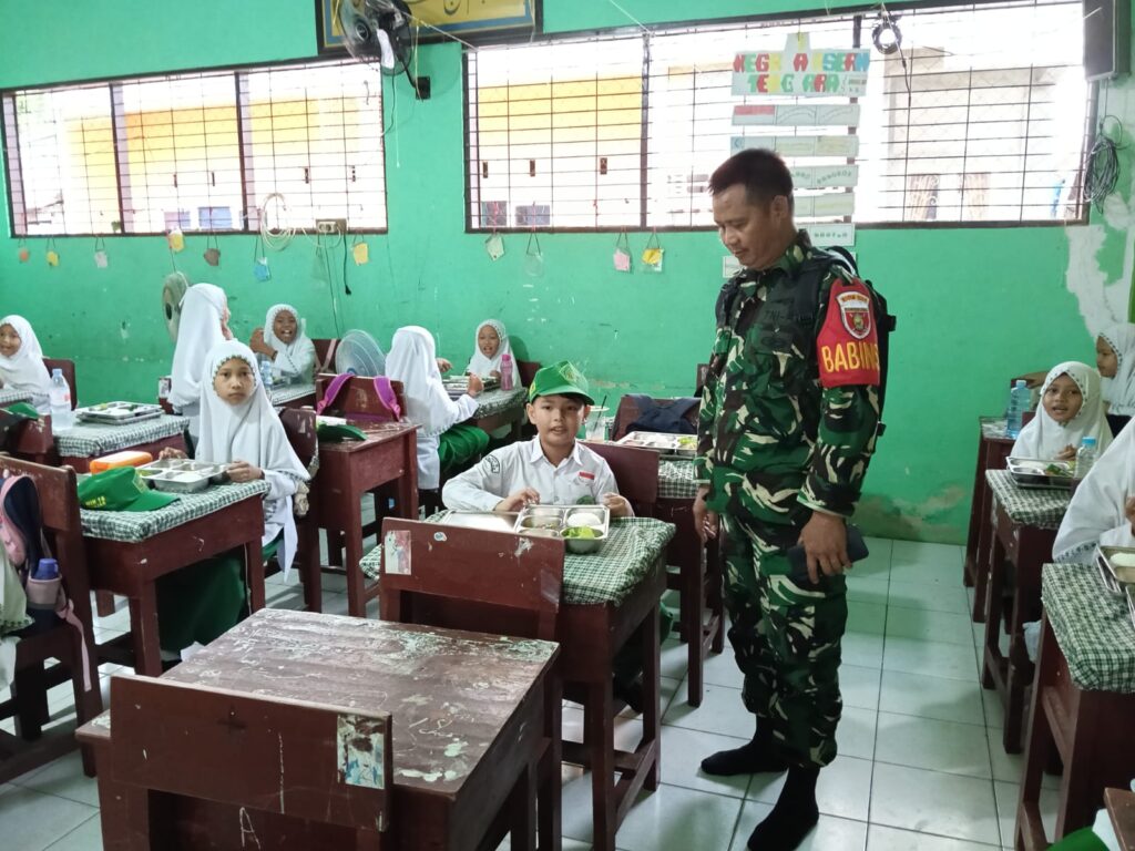 Pendistribusian Makanan Bergizi untuk Siswa Sekolah Berjalan Lancar di Wilayah Kodim 1006/Banjar