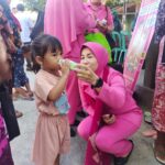 Ketua Bhayangkari Cabang Lombok Utara Serukan Pola Makan Sehat dalam Upaya Tekan Stunting di Desa Sambik Bangkol