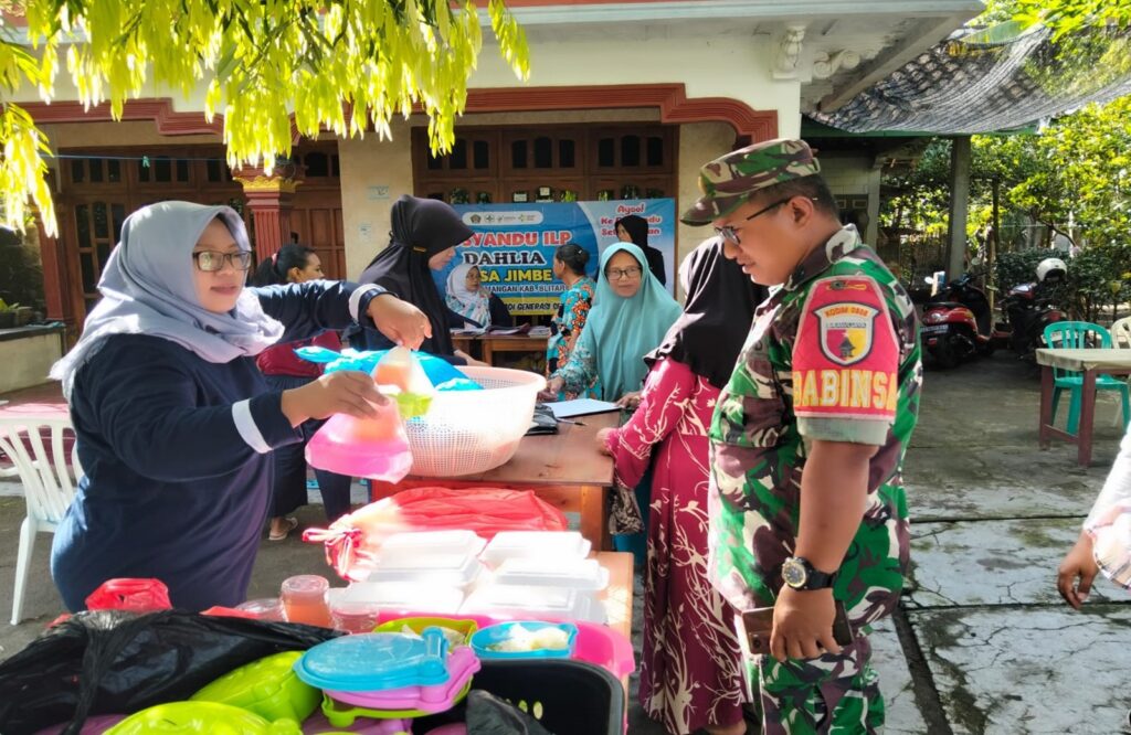 Babinsa Desa Jimbe Dampingi Kader Posyandu “Dahlia” dalam Edukasi Kesehatan Ibu, Anak Dan Lansia