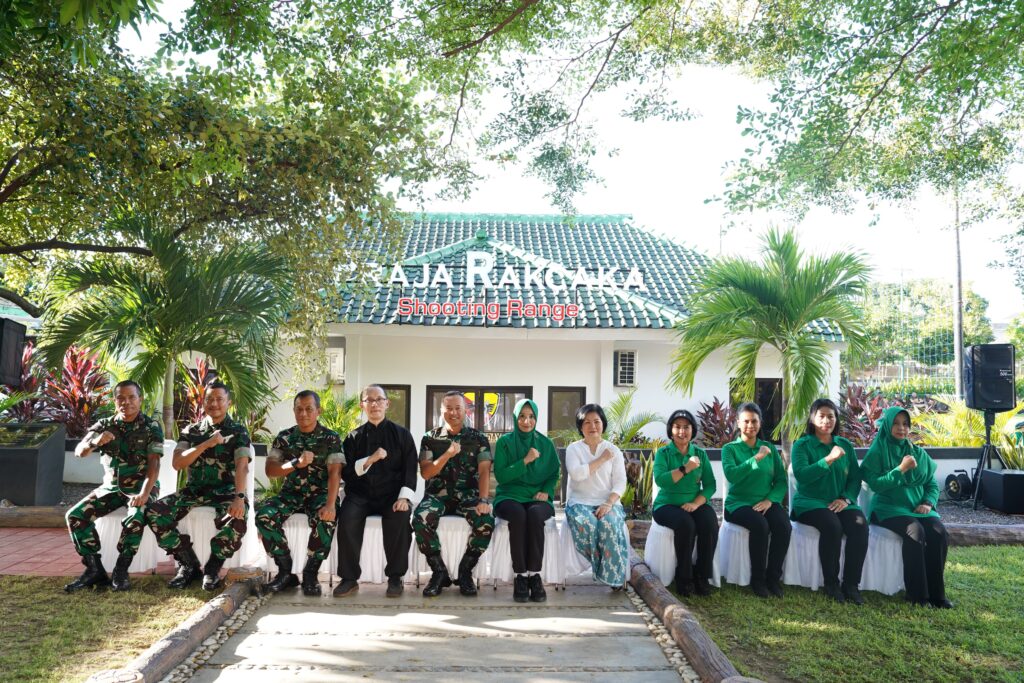 Pangdam IX/Udayana Ikuti Senam Tai Chi Bersama Ratusan Prajurit dan Persit