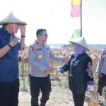Irjen Pol. Hadi Gunawan Hadiri Panen Raya Jagung di Desa Kukin