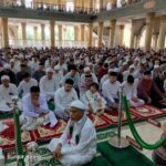 Dandim 0105/Abar Bersama Unsur Forkopimda Aceh Barat Melaksanakan Sholat Idul Adha 1446 H Di Masjid Agung Baitul Makmur