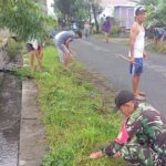 Gotong Royong Babinsa Klampok Dan Warga Bersihkan Sungai Untuk Cegah Banjir Dan Jaga Lingkungan