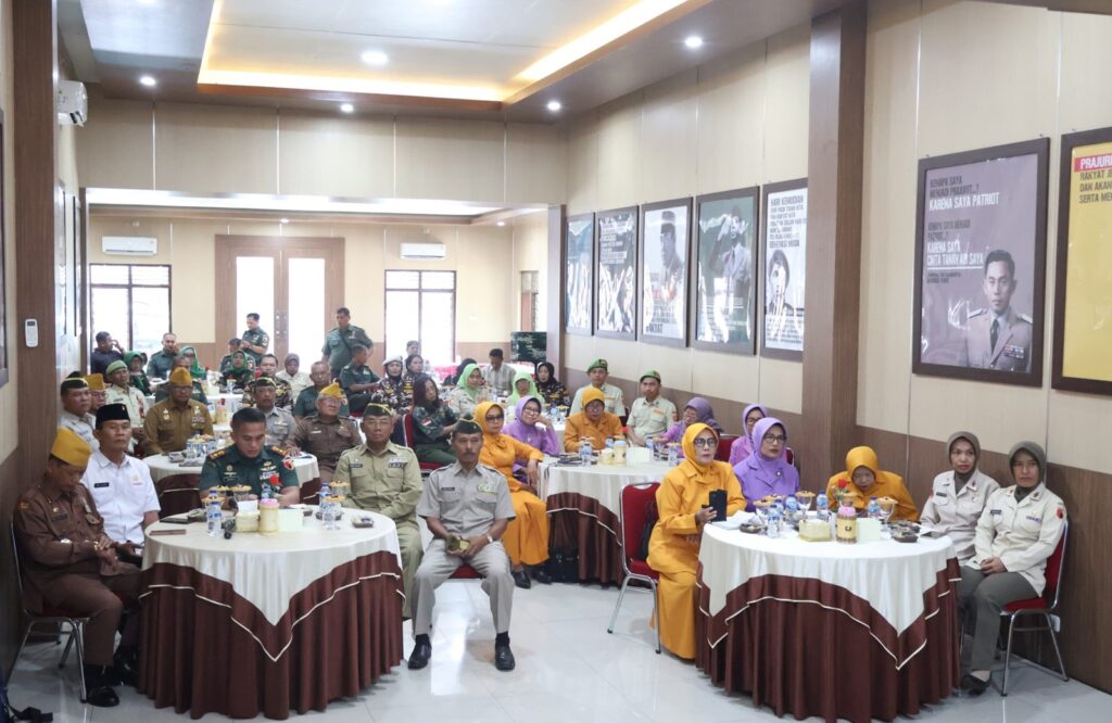Zoom Meeting Virtual Nasional Eratkan Komunikasi Dan Silaturahmi Keluarga Besar TNI Blitar Raya