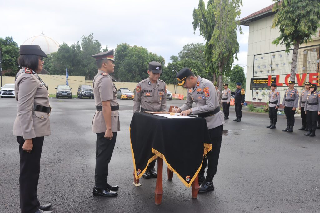 Polres Lombok Tengah Gelar Upacara Sertijab Kasat Narkoba, Kapolsek Kawasan Mandalika dan Pelantikan Kapolsek Kopang