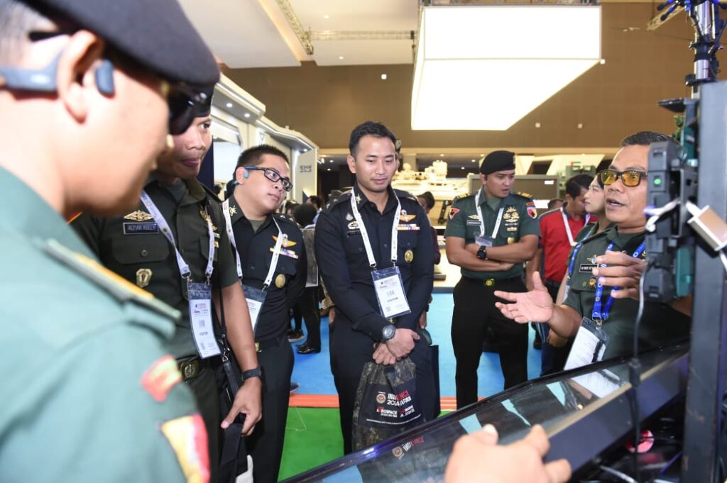 Stand TNI AD Jadi Primadona di Hari Terakhir Indo Defence 2025, Ribuan Pengunjung Serbu Area Pameran