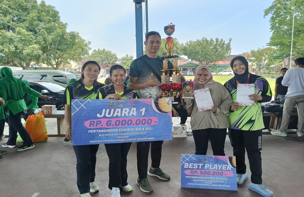 Pertandingn Persahabatan Bola Voly Persit Kodim 0808/Blitar VS Bhayangkari Polres Blitar Kota Semarakkan HKGB Ke – 73