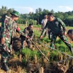 TNI, Warga, dan Pemerintah Bahu-Membahu Bangun Jalan Usaha Tani di Merembu