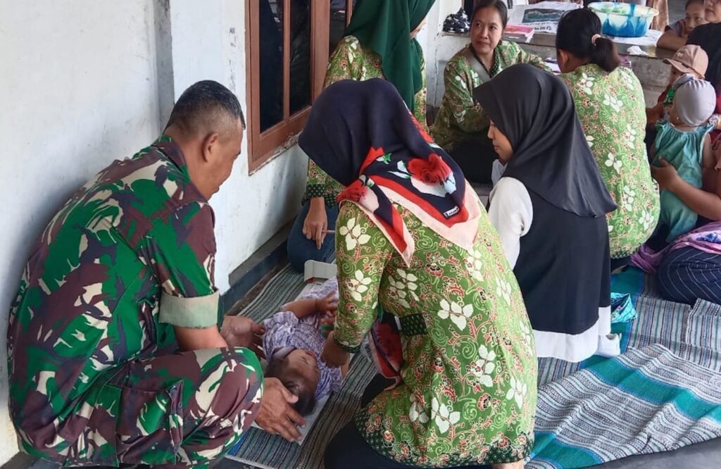 Babinsa Pohgajih Dampingi Posyandu, Wujudkan Tumbuh Kembang Balita Optimal Dan Cegah Stunting
