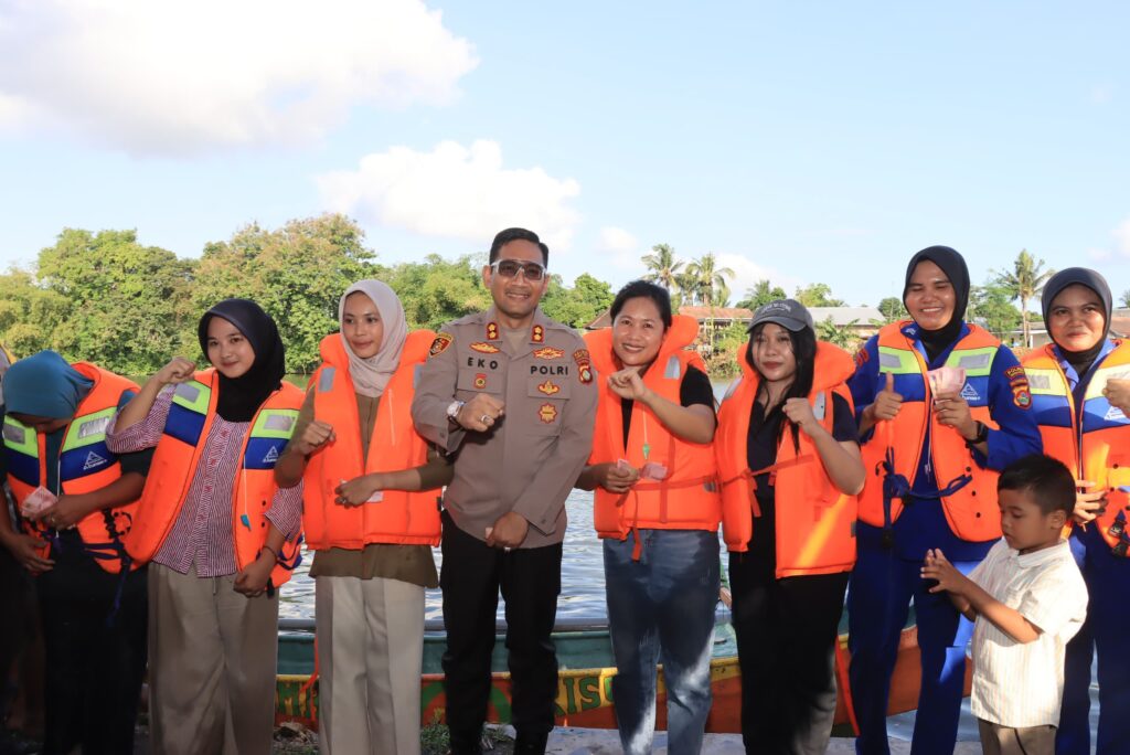 Kapolres Lombok Tengah Buka Lomba Balap Sampan Meriahkan Hari Bhayangkara ke-79