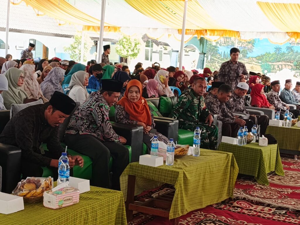 Babinsa Gunung Rajak Hadiri Acara Penamatan Siswa MIN Modal 1 Lombok Timur