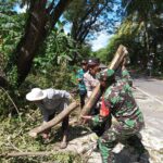 TNI-Polri dan Warga Cendi Manik Kompak Jaga Kebersihan Lingkungan
